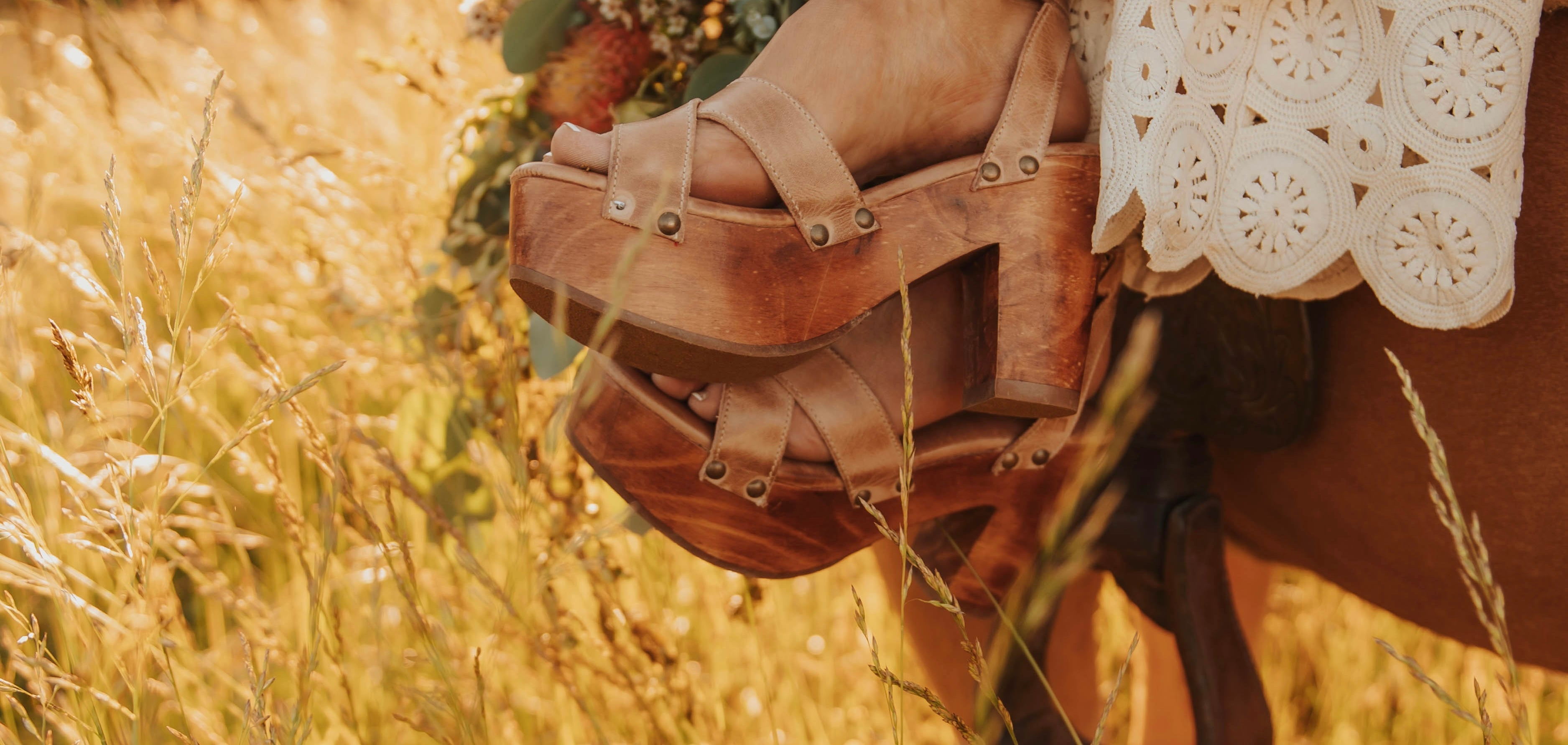 Myles サンダル Savannah Tan US 7 25cm Dr. Martens Myles Sandals At Free People In Savannah Tan