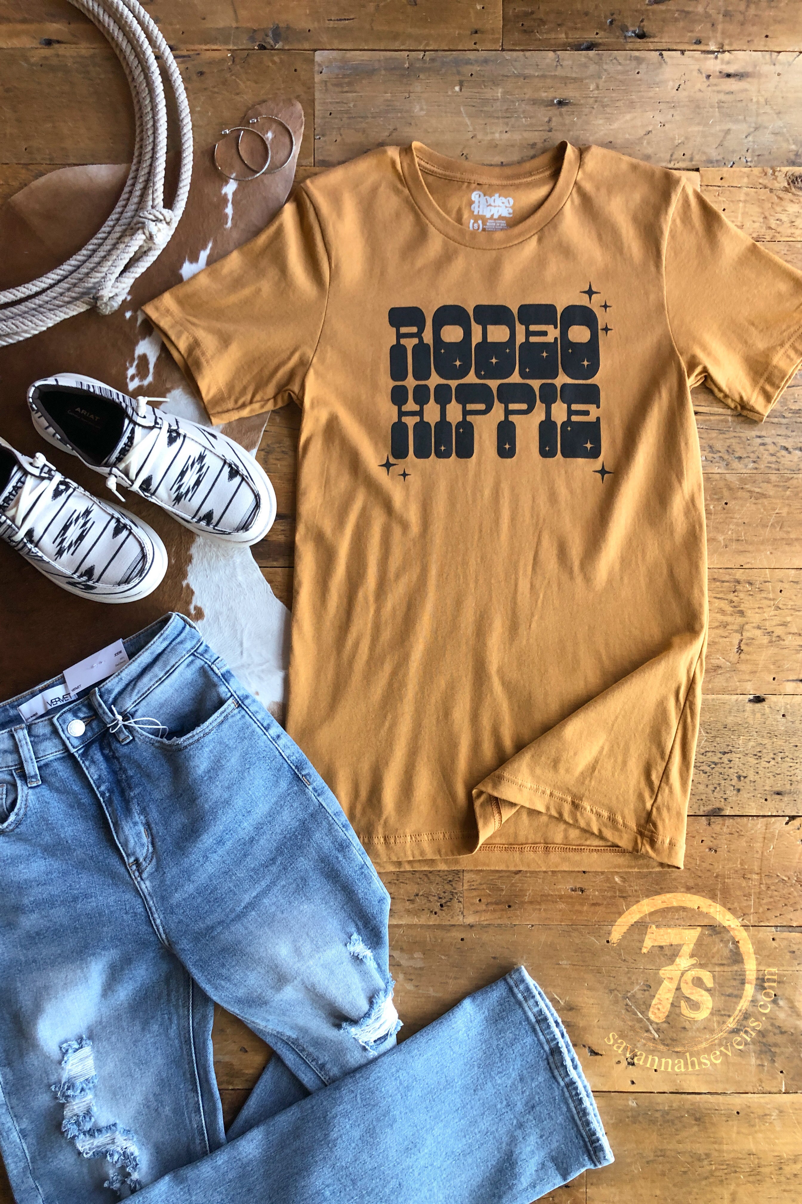 LONG LIVE THE HIPPIES AND THE COWBOYS TEE BLACK – RODEO HIPPIE