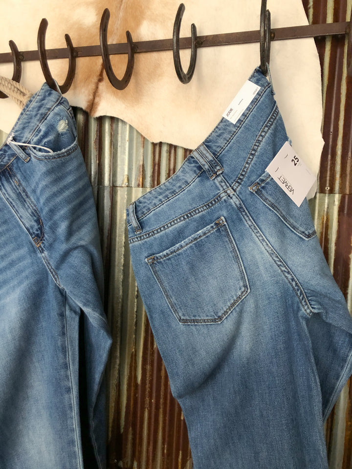 The Cayson High Rise 90's Crop Jean