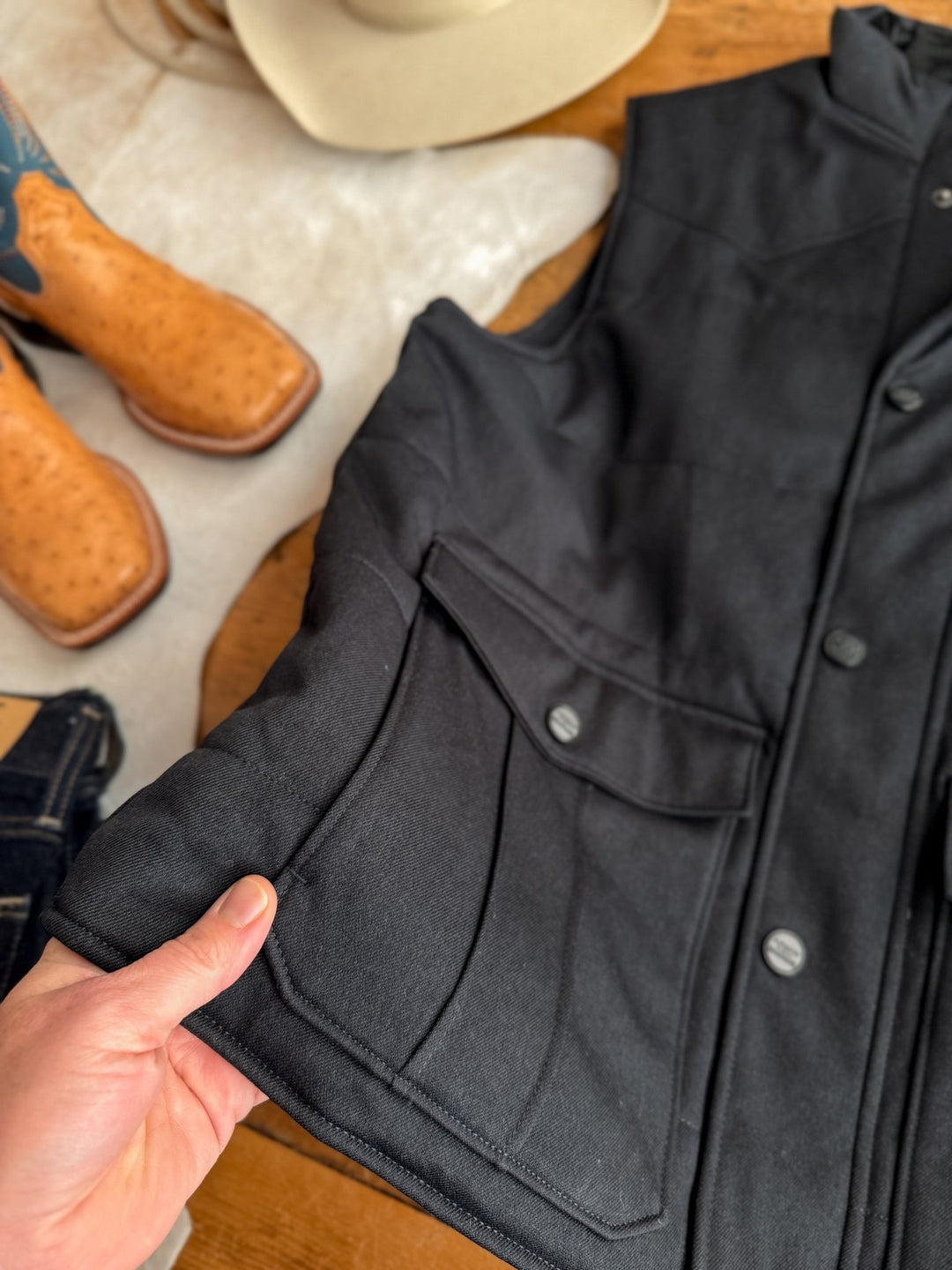 Barnard Ariat Men's Black Insulated Vest