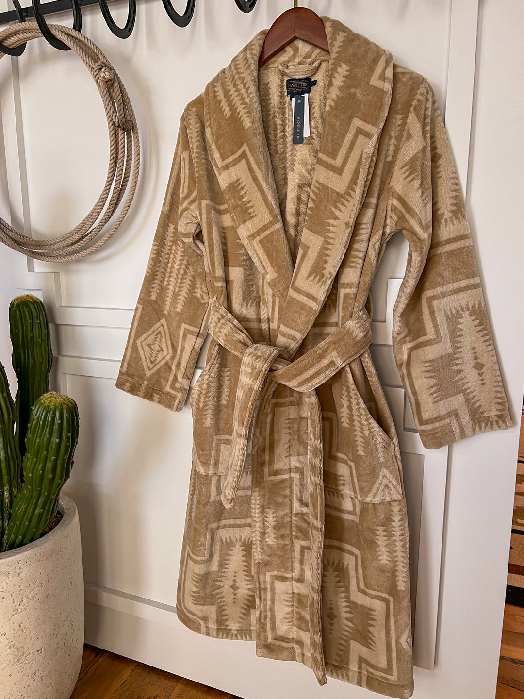 The Harding Sandshell Robe