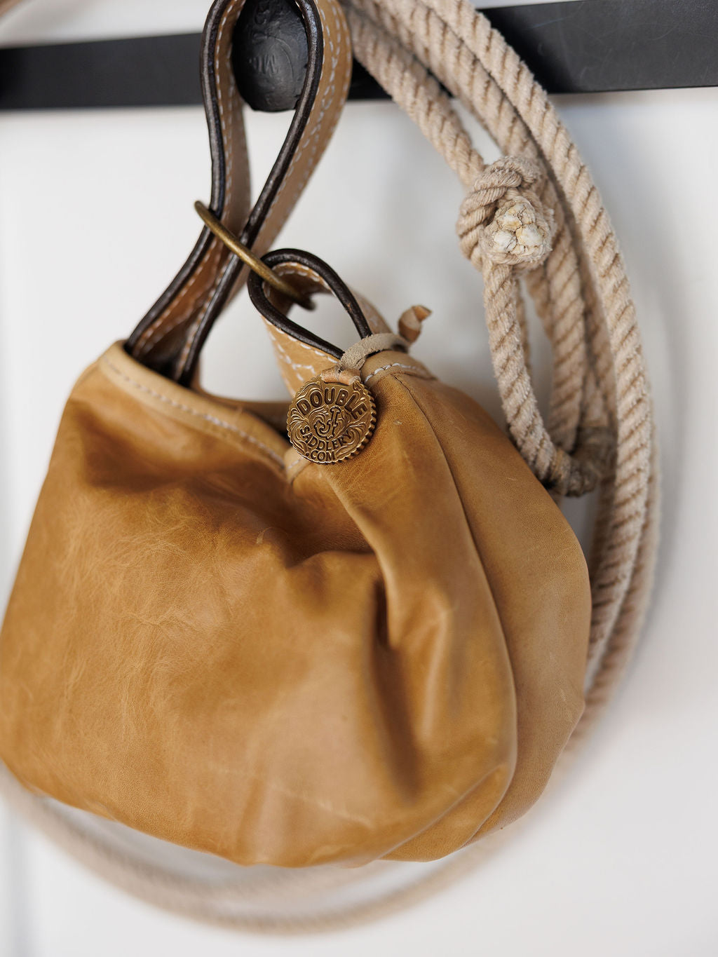 Tijeras Camel Leather Handbag