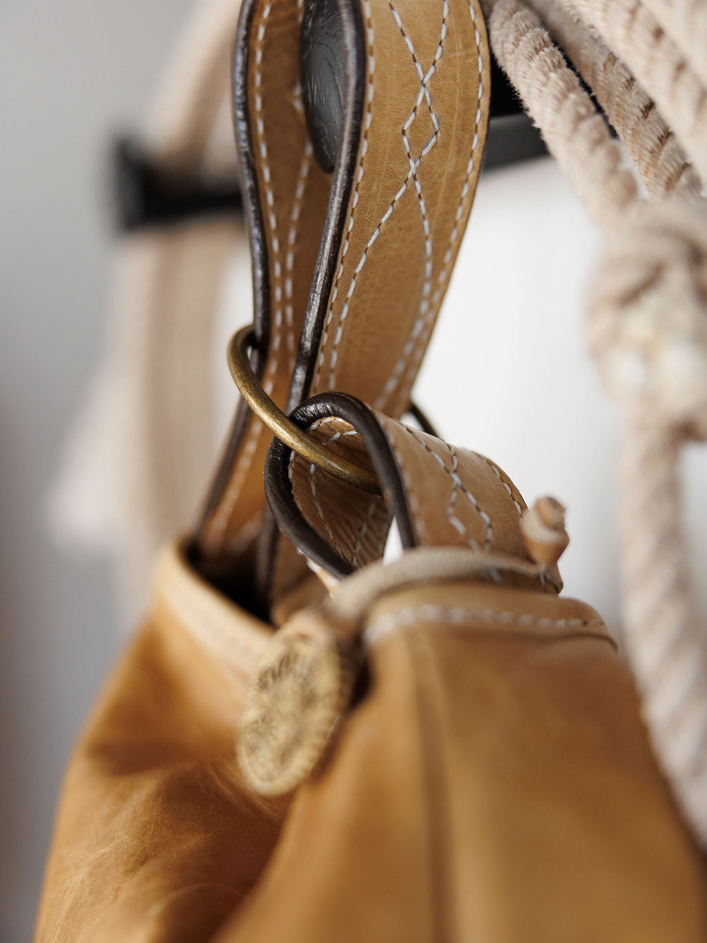 Tijeras Camel Leather Handbag