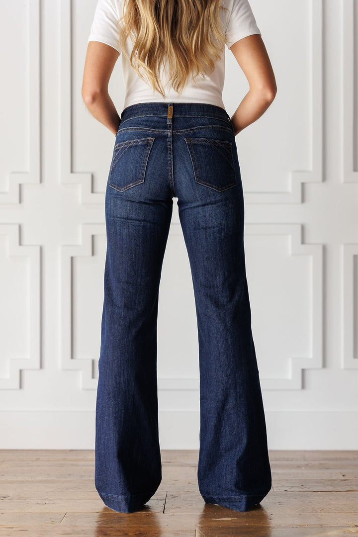 Woman seen from behind wearing Savannah Sevens western life&style Yoakum Perfect Rise Trouser Jean in medium dark wash.